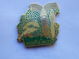 Pins ROGER GALLET PARFUM COSMETIQUE FRANCAIS - Perfume