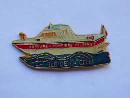 Pins SAPEURS POMPIERS DE PARIS ILE DE LA CITE - Pompieri
