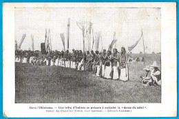 CPA Amérique Du Nord OKLAHOMA - Une TRIBU D'INDIENS Se Prépare à Exécuter La "DANSE DU SOLEIL" ** Indian America - Native Americans