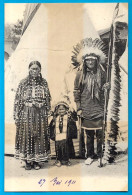CPA INDIENS D'Amérique Du Nord - CHIEF PAPOOSE SQUAW TEPEE ** Indian America (dos ND Phot) - Native Americans