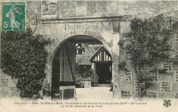 44825 - DIVES - L HOSTELLERIE GUILLAUME LE CONQUERANT / LA PORTE D ENTREE ET LE PUITS - Dives