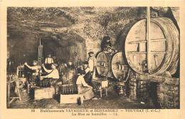 46996 - VOUVRAY - ETABLISSEMENTS VAVASSEUR ET BERNARDET / LA MISE EN BOUTEILLE - Vouvray
