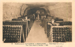 46998 - VOUVRAY - ETABLISSEMENTS VAVASSEUR ET BERNARDET / UNE CAVE DANS LE ROCHER - Vouvray