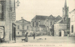 46960 - LUYNES - PLACE DE L HOTEL DE VILLE - Luynes
