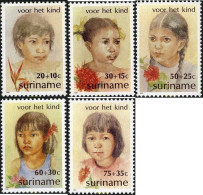 364883 MNH SURINAM 1981 PRO INFANCIA - Surinam