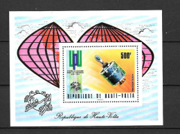 Haute Volta: Bf N°5   Le Centenaire De L'U P U  En 1974 - Haute-Volta (1958-1984)