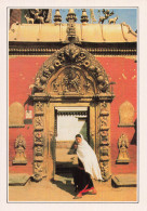 NEPAL BHAKTAPUR LA PORTE DOREE - Nepal