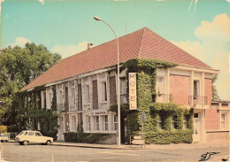 76 AUMALE HOTEL RESTAURANT LE DAUPHIN - Aumale