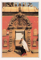 NEPAL BHADGAON LA PORTE DOREE - Nepal