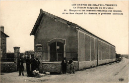 CPA PARIS Greves De Draveil-Vigneux Hangar Ou Gravistes Tiennent (700437) - Streiks
