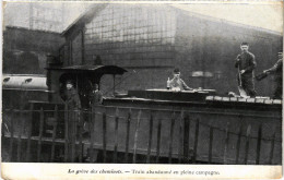 CPA PARIS Greve Des Cheminots 1910 Train Abandonne (1243681) - Streiks