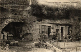 CPA VOUVRAY-sur-Loir - Habitations Troglodytes (229663) - Vouvray