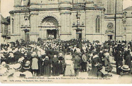 STE-ANNE -d'AURAY - Morbihan -CPA  Rentrée De La Procession à La Basilique- Bénédiction Des Evêques - Sainte Anne D'Auray