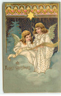 N°21978 - Carte Gaufrée - A Happy Crhistmas - Anges Lisant Un Message Sur Un Ruban - Andere & Zonder Classificatie