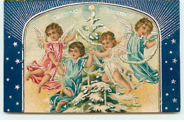 N°21977 - Carte Gaufrée - Crhistmas Greetings - Anges Décorant Un Sapin - Andere & Zonder Classificatie