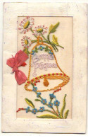 N°20803 - Carte Brodée - Bonnes Pâques - Cloche Avec Des Fleurs - Embroidered