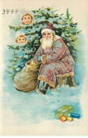 N°20838 - Père Noël Déposant Des Cadeaux Sous Un Sapin - Andere & Zonder Classificatie