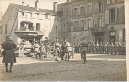 CARTE PHOTO - Militaires ,remise De Décoration, Vue à Localiser. - To Identify