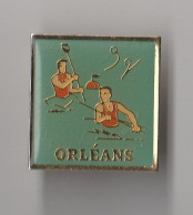 PIN'S THEME SPORT  CANOE   CLUB  D'ORLEANS  EN  LOIRET - Canoa