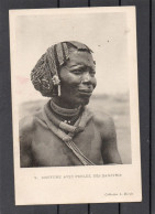 Coiffure Avec Perles Des Banzyris.(coll. L.Martin). - Sonstige & Ohne Zuordnung