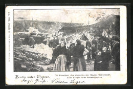 AK Berlin, Die Bewohner Des Eingestürzten Hauses Gerichtsstrasse Beim Bergen Ihrer Habseligkeiten, Hochwasser - Überschwemmungen