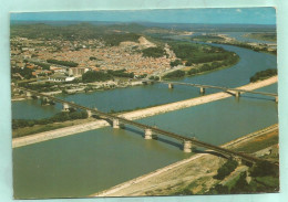 CP -- GARD - En Provence - BEAUCAIRE En Avion Au-dessus Du Rhône Et De La Ville - Beaucaire