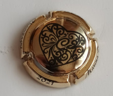 Capsule De Champagne MARINA D  N° 101 PLAQUEE OR Numérotée  COEUR CBC 239 - Collections