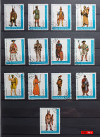 Ajman : 13 Timbres - Diverses Tenues De Militaires Moyen âge Et Autre - Ajman