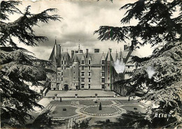 37 - Langeais - Le Château - Carte Dentelée - CPSM Grand Format - Etat Pli Visible - Voir Scans Recto-Verso - Langeais