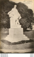 CPA - COMBOURG - STATUE DE CHATEAUBRIAND (IMPECCABLE) - Combourg