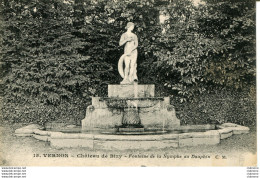 CPA - VERNON - CHATEAU DE BIZY - FONTAINE DE LA NYMPHE AU DAUPHIN (IMPECCABLE) - Vernon