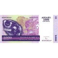 MADAGASCAR - PICK 89 B - 1.000 ARIARY 2004 - LEMURIEN - TORTUE - Madagascar