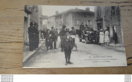CHAMPAGNAC LE VIEUX : Arrivée De L'auto Car Des Voyageurs Brioude - La Chaise Dieu .............. 400-6931 - Autres & Non Classés
