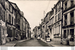 D10   BAR SUR AUBE  Rue Nationale  ..... Hôtel épicerie Peugeot 203 4CV Renault Et Pompe BP - Bar-sur-Aube