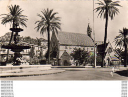 D83  HYÈRES  L'Église Anglicane Et Fontaine Godillot - Hyeres