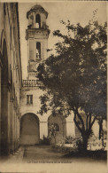 CPA La Cour Interieure Et Le Clocher - Churches & Cathedrals
