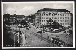 AK Halle / Saale, Riebeckplatz, Strassenbahnen, Hotel Goldenen Kugel - Tram