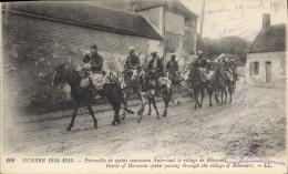 CPA Militaria Patrouille De Spahis Marocains Traversant Le Village De Ribecourt - Uniforms