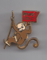 Pin's Médias Réponse à Tout Singe Réf 5757 JL - Media