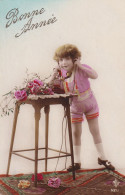 Cpa Jeune Fille Bonne Année - Scenes & Landscapes