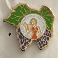 Pins PIN UP Dans Les VIGNES - Pin-ups