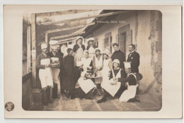 CARTE PHOTO : DIMANCHE GRAS 1921 - CHEFS ET CUISINIERS EN TOQUE - CUISINIERES EN CHARLOTTE - JOURS GRAS -z 2 SCANS Z- - To Identify