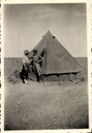 CPA Namibia Deutsch Südwest Afrika, Hohewarte, Zwei Soldaten Stehen Vor Einem Zelt In Der Wüste. - Namibia