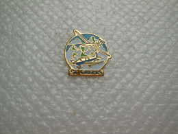 Pin's Aérodrome Planeur De SAINT CREPIN, Rare .....BT34 - Aviones
