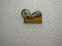 Pin's F.C DIADORA, Rare .....BT34 - Fútbol