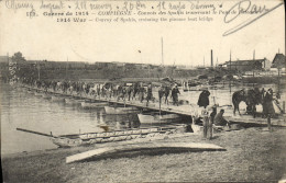 CPA Militaria Compiegne Convois Des Spahis Traversant Le Pont De Bateaux - Uniforms