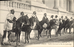 CPA Militaria Marseille Exposition Coloniale Spahis Escortant Le Roi Du Cambodge - Uniforms