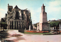2 SOISSONS LA CATHEDRALE ABBAYE ET MONUMENT AUX MORTS - Soissons