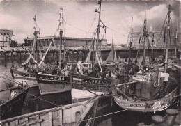 56 LORIENT LE PORT ET LA BASE SOUS MARINE - Lorient