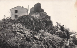 83 EVENOS LE VIEUX CHATEAU ET L ECOLE - Altri & Non Classificati